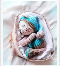 Patrón de ganchillo para osito durmiente en pijama