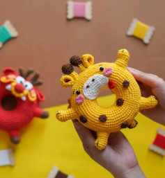 Patrón de tejido de juguete de jirafa y dragón