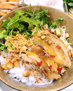 Phở Gà Trộn Thơm Ngon Đậm Đà Hương Vị Việt