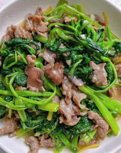 Rau muống xào thịt bò , món ăn tưởng đơn giản nhưng cực hao cơm 😋