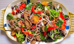 Salad mầm cải bò tái