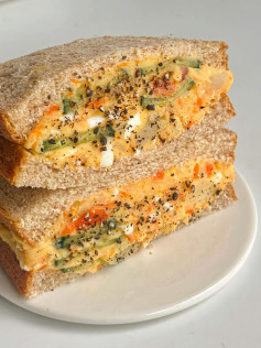 Sandwich Trứng Rau Củ Xốp Mềm