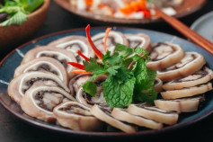 Tai Heo Cuộn Mộc Nhĩ Thơm Ngon Đậm Đà