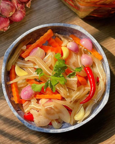 Tai Heo Ngâm Chua Ngọt Giòn Rụm, Hấp Dẫn