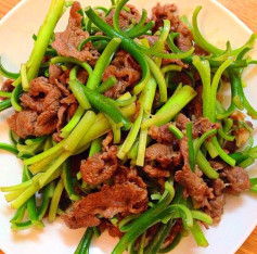 THỊT BÒ XÀO NGỒNG TỎI