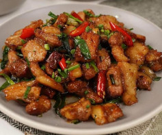 Thịt Heo Cháy Cạnh Xào Chua Ngọt Đậm Đà