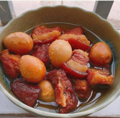 Thịt Kho Tàu Trứng Cút Thơm Ngậy Ngày Mưa