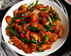 Thịt rang cháy cạnh thơm ngon