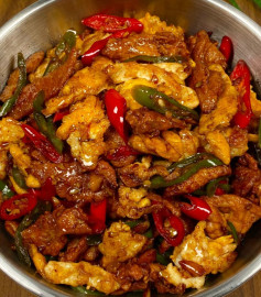 Thịt Xào Cay Hòa Quyện Hương Trứng