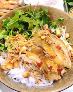 THỬ NGAY VỚI CÔNG THỨC LÀM PHỞ GÀ TRỘN THƠM NGON NHÉ CẢ NHÀ