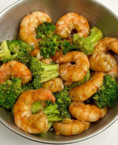 Tôm xào súp lơ giòn ngon quyện vị dầu hào