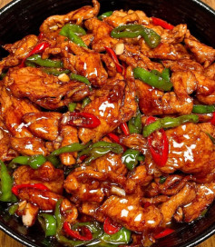 Ức Gà Xào Cay Đậm Đà Vị Ớt Tỏi