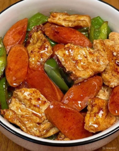 Xúc Xích Xào Trứng Ớt Chuông Ngon Khó Cưỡng