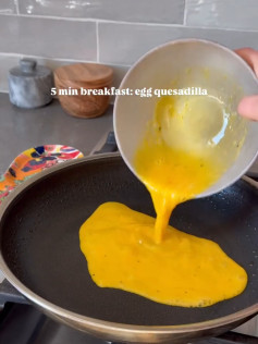 5-Minute Cheesy Egg Quesadilla Delight