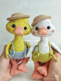 Adorable Crochet Ducks with Hats and Overalls Pattern