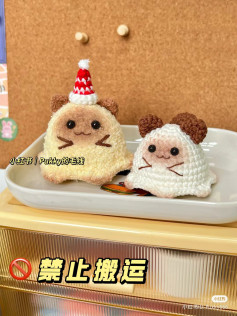 Adorable Crochet Hamsters with Christmas Hat Pattern