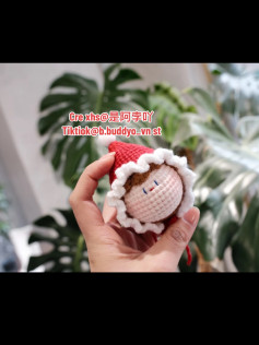 Adorable Crochet Santa Ornament for Holiday Decorations