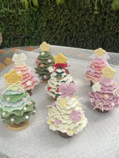 Bộ sưu tập cây thông Noel móc len đáng yêu và sáng tạo