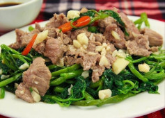 Bò Xào Rau Muống Tỏi Thơm Ngon, Giòn Tan