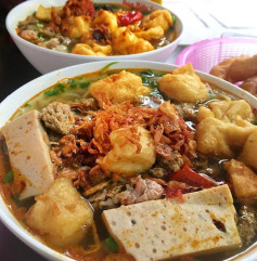 Bún Riêu Cua Đậm Đà, Thịt Bò Đầy Lôi Cuốn