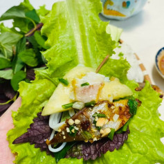 Cá Chim Nướng Muối Ớt Thơm Lừng Gói Lá Tươi