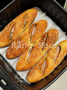 CÁCH LÀM BÁNH CUỘN XÚC XÍCH SỐT BƠ TỎI BẰNG NỒI CHIÊN KHÔNG DẦU 🥖