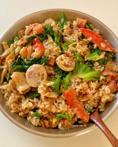 CÁCH LÀM CƠM CHIÊN XÚC XÍCH NƯỚNG & THANH CUA, SIÊU NHANH, SIÊU THƠM, SIÊU NGON