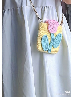 Charming Crochet Bag with Floral Design for Stylish Outings