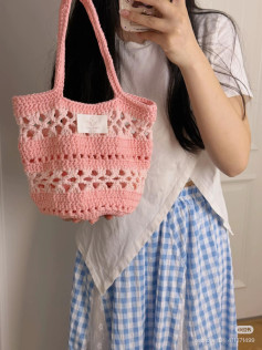 Charming Pink Crochet Bag with Elegant Lace Pattern Design