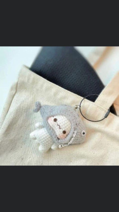 Chart móc len búp bê dễ thương đội mũ cá mập đáng yêu