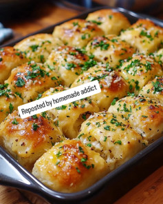 Cheesy Garlic Bliss Pull-Apart Bread