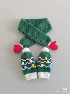 Christmas Tree Scarf and Mittens Crochet Pattern