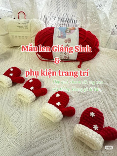 Christmas Yarn Patterns and Decoration Accessories for Festive Crafting