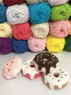 Colorful Crochet Donuts with Sprinkles Pattern for Beginners