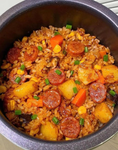 Cơm Thập Cẩm Xúc Xích Đậm Đà Hương Vị