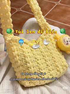 Crochet Beach Bag with Seashell Stitch Pattern for Summer Adventures