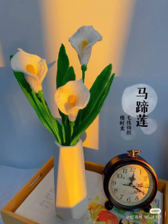 Crochet Calla Lily Pattern in Elegant Vase