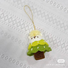 Crochet Christmas Tree Ornament with Bear Design