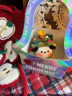 Crochet Christmas Tree Plushie and Apple Decor for Festive Cheer