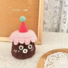 Crochet Cute Cupcake with Hat and Eyes Pattern