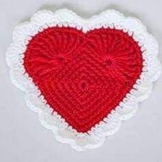 Crochet Heart Pattern with Scalloped Edge