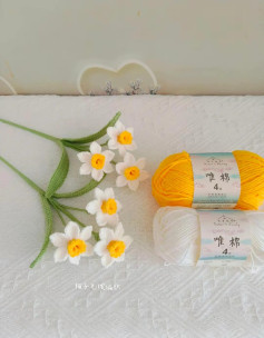 Crochet Pattern: Daffodil Flowers with Yarn Balls