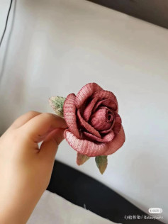 Crochet Pattern for a Realistic Rose with Leaves