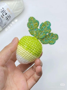 Crochet Pattern for Cute Radish Amigurumi with Leaves