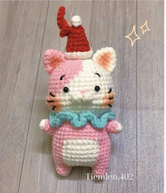 Crochet Santa Kitty with Festive Hat Pattern
