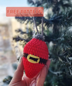 Crochet Santa Ornament Pattern for Christmas Decorations