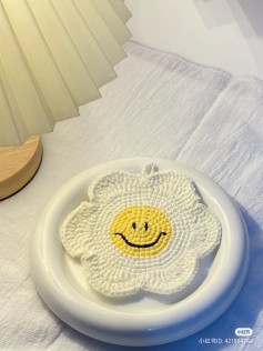 Crochet Smiley Flower Coaster for a Cheerful Home Decor