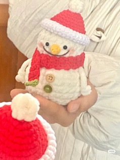 Crochet Snowman Pattern with Hat and Scarf