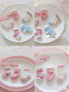 Cute Crochet Baby Socks and Mittens Pattern Collection