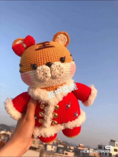 Cute Crochet Bear in Red Christmas Outfit Pattern